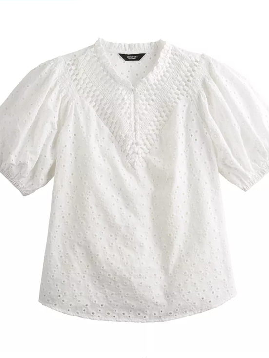 Simply Vera Vera Wang Tops - Simply Vera Vera Wang White Eyelet V-Neck Puff Sleeve Blouse